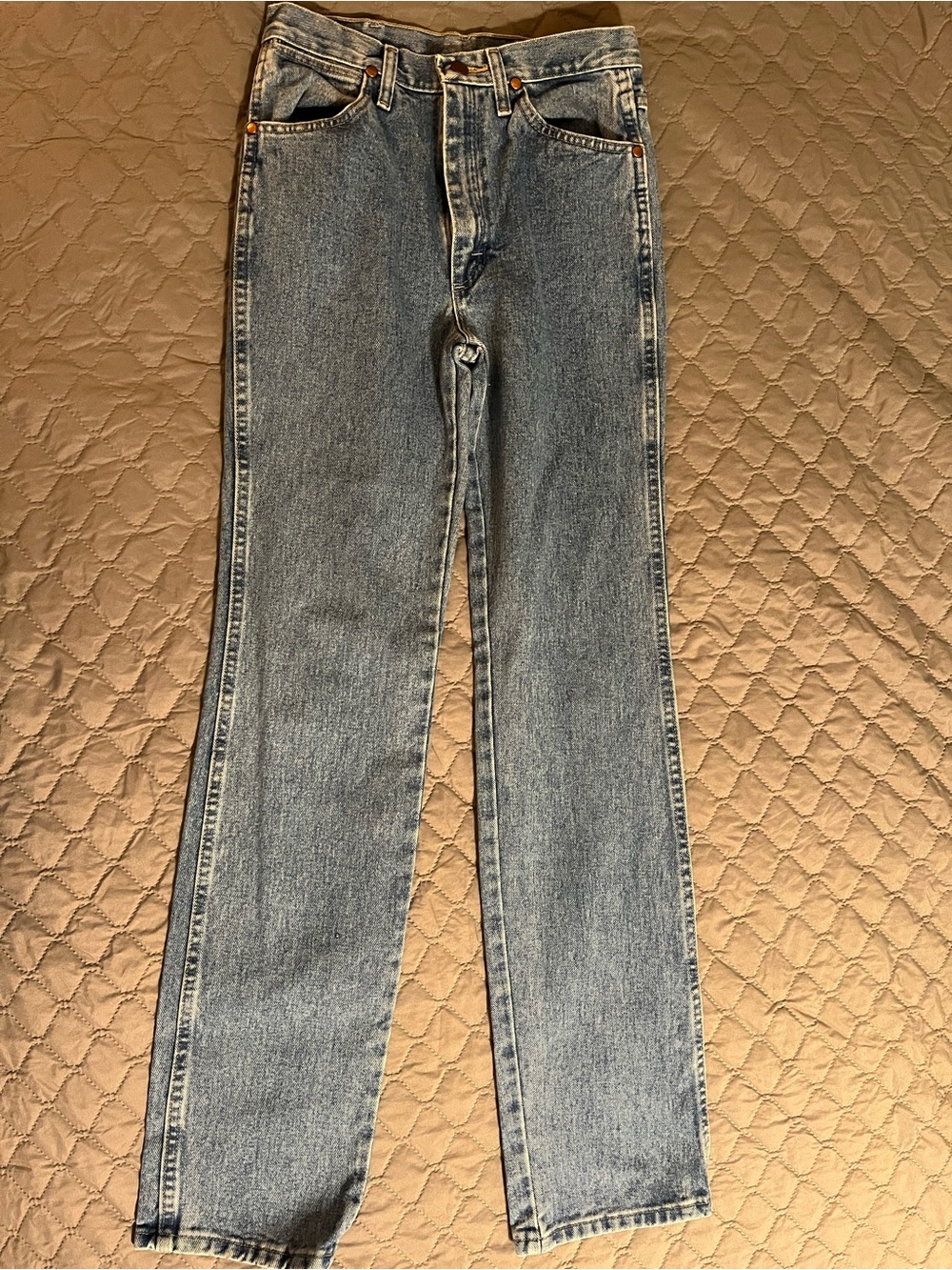 Wrangler Straight Leg Jeans in Light Blue Wash
